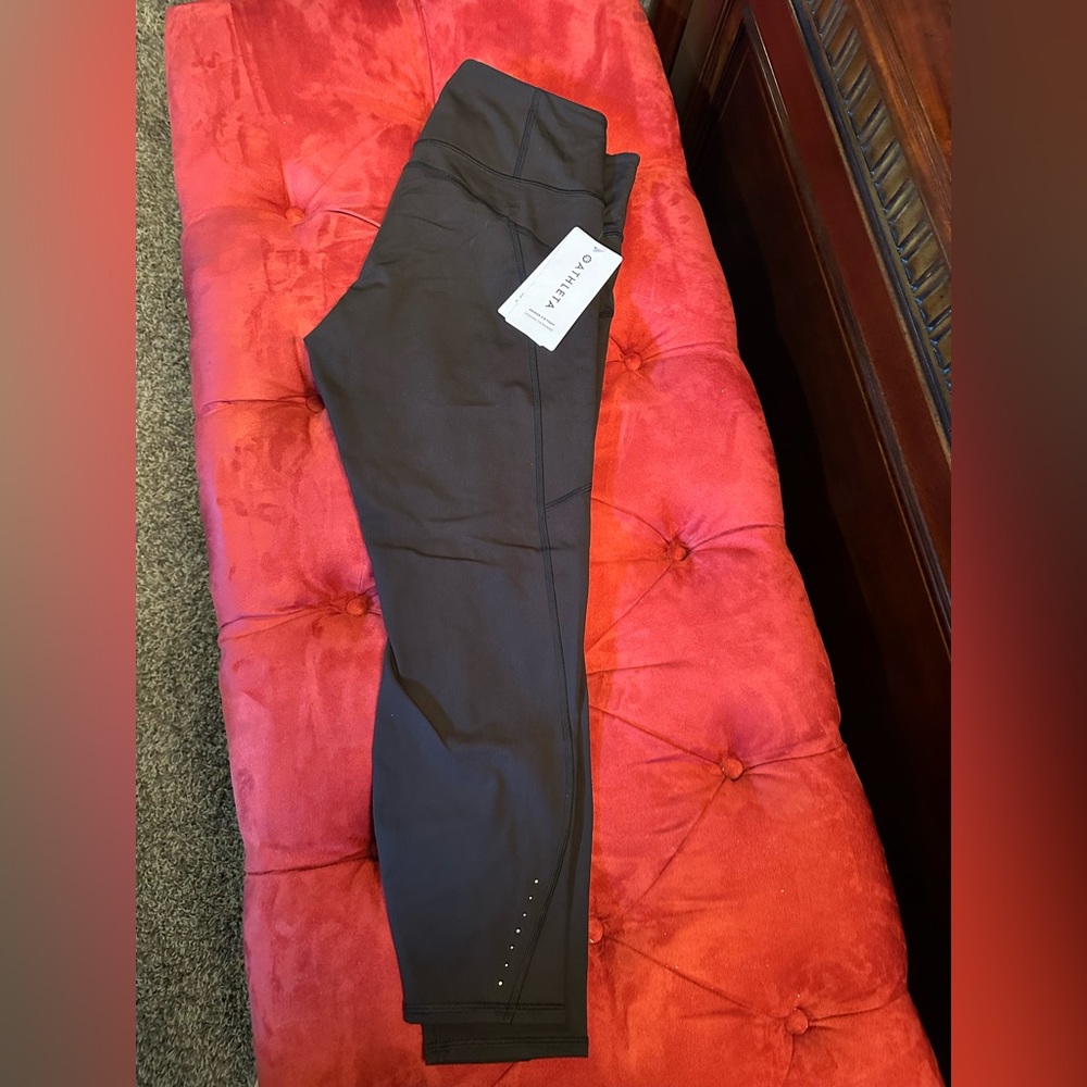 NWT Athleta Rainier 7/8 leggings size large